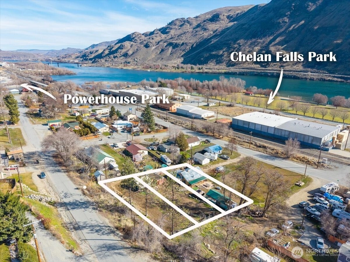470 2nd St Chelan Falls WA 98817