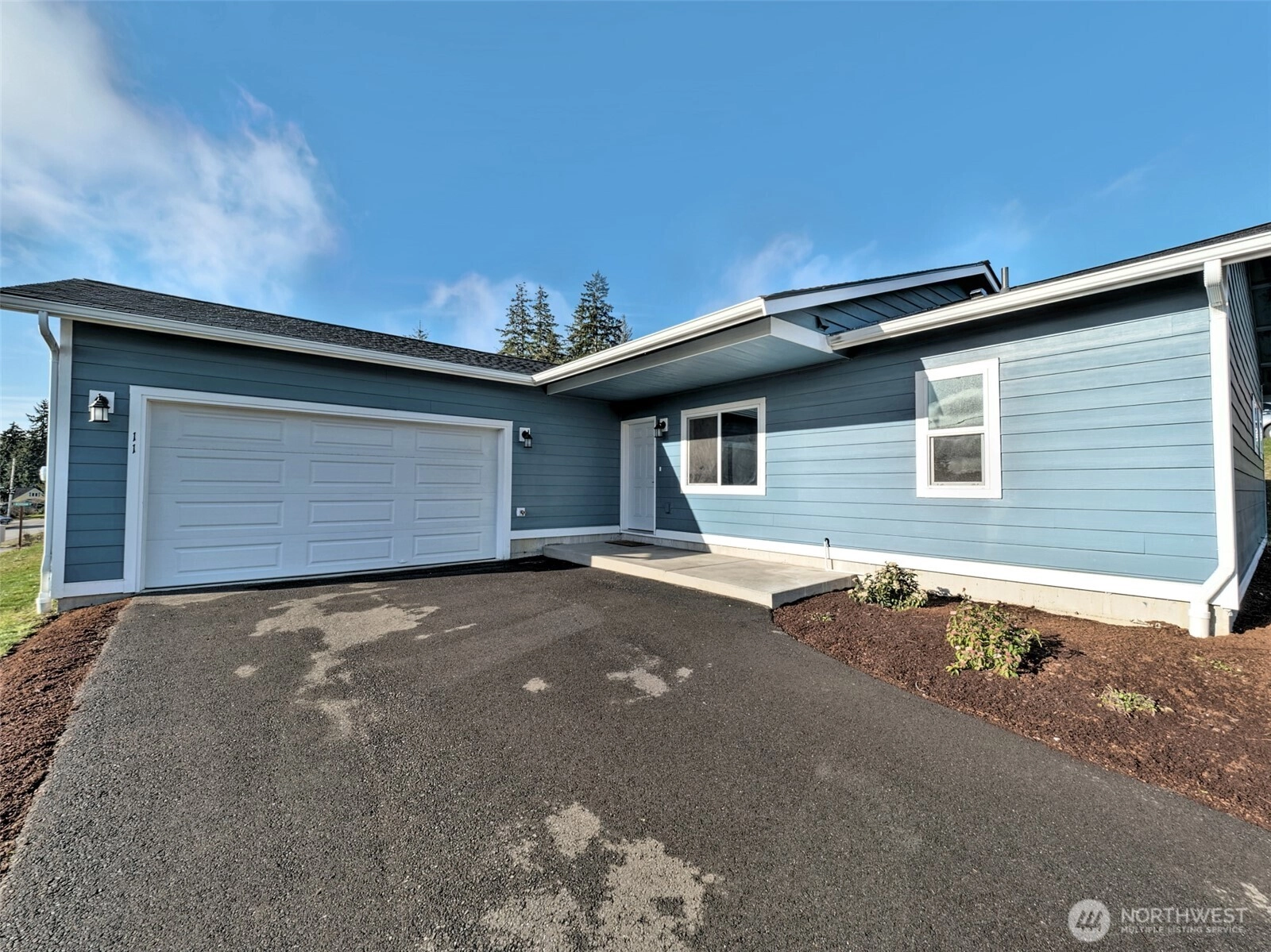 11 E Eberhart Ln Allyn WA 98524