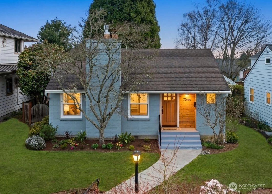 7544 31st Ave NW Unit  Seattle WA 98117
