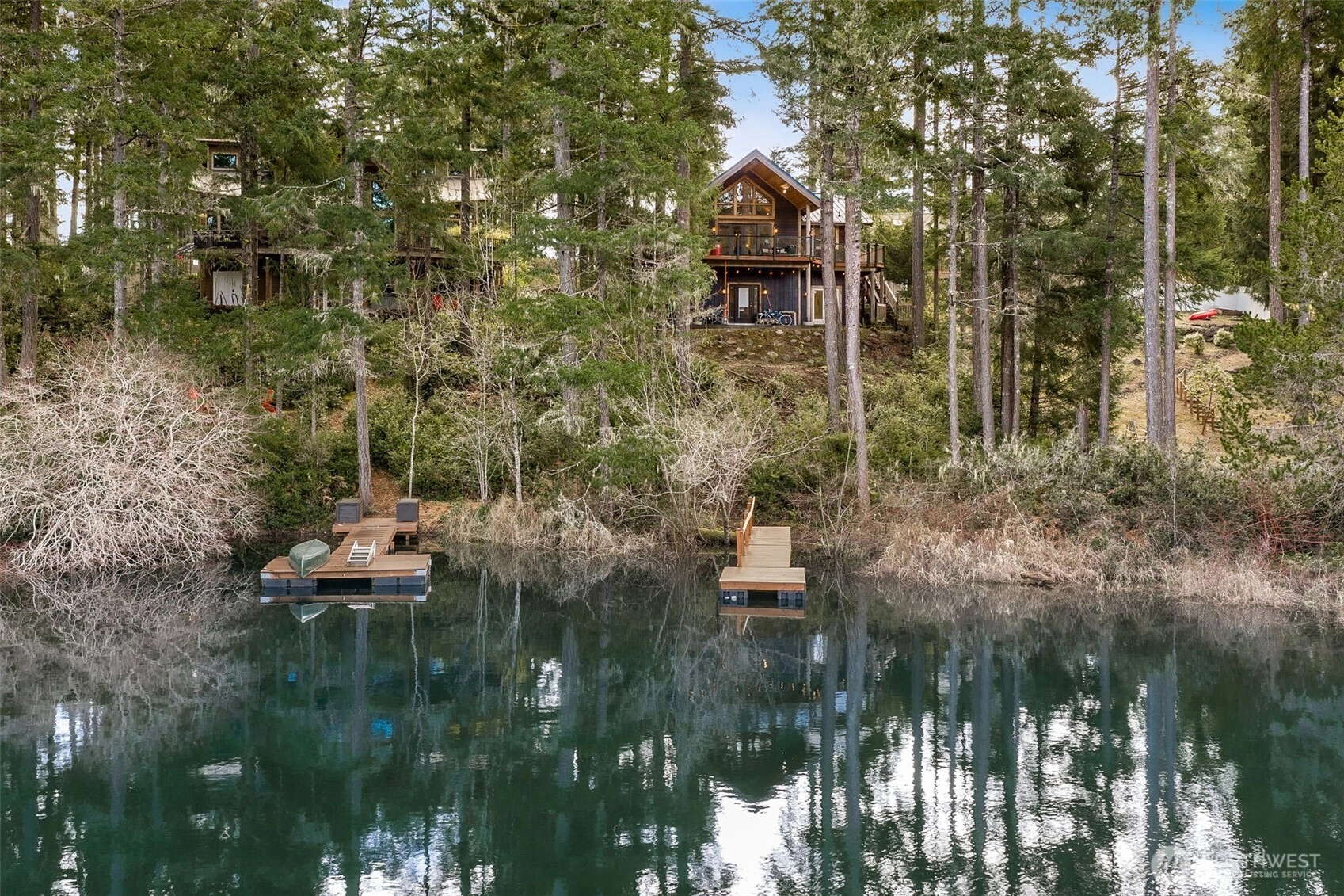 390 E Emerald Lake Dr E Grapeview WA 98546