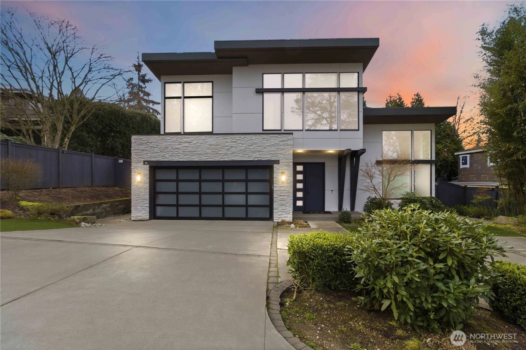 9215 NE 32nd St Clyde Hill WA 98004