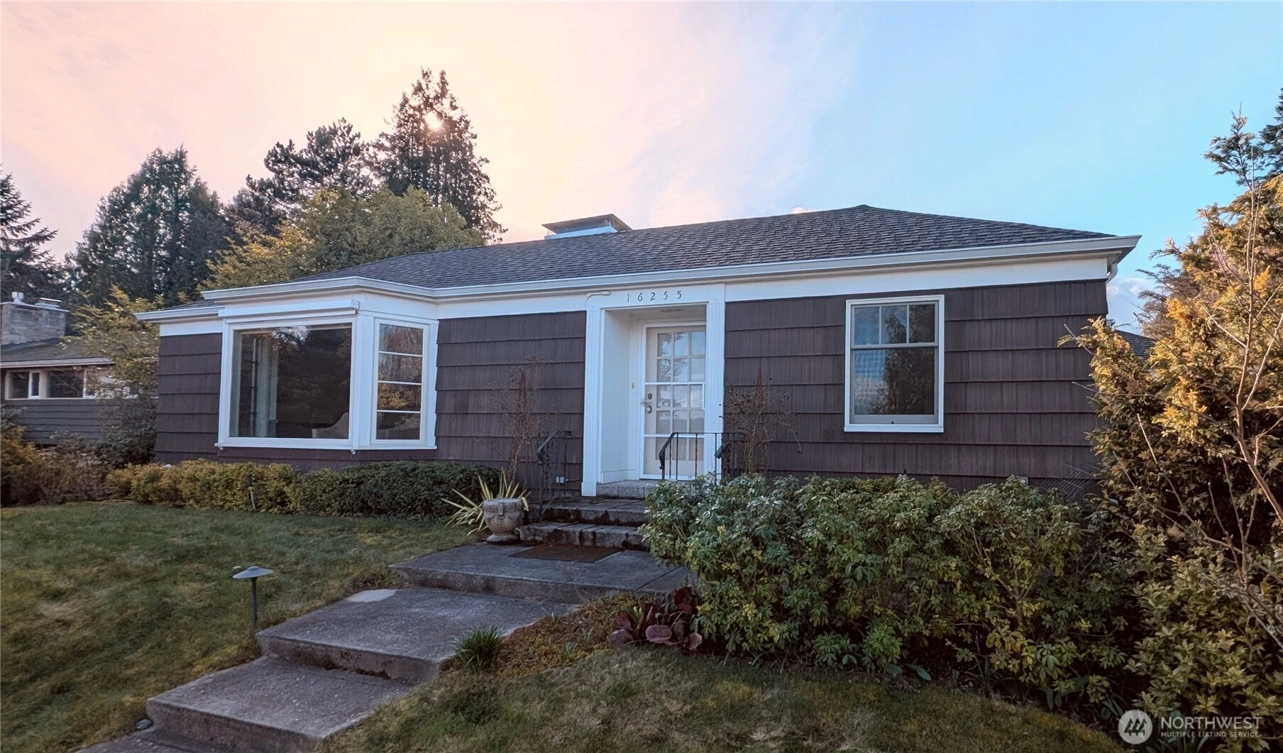 16255 38th Ave NE Lake Forest Park WA 98155