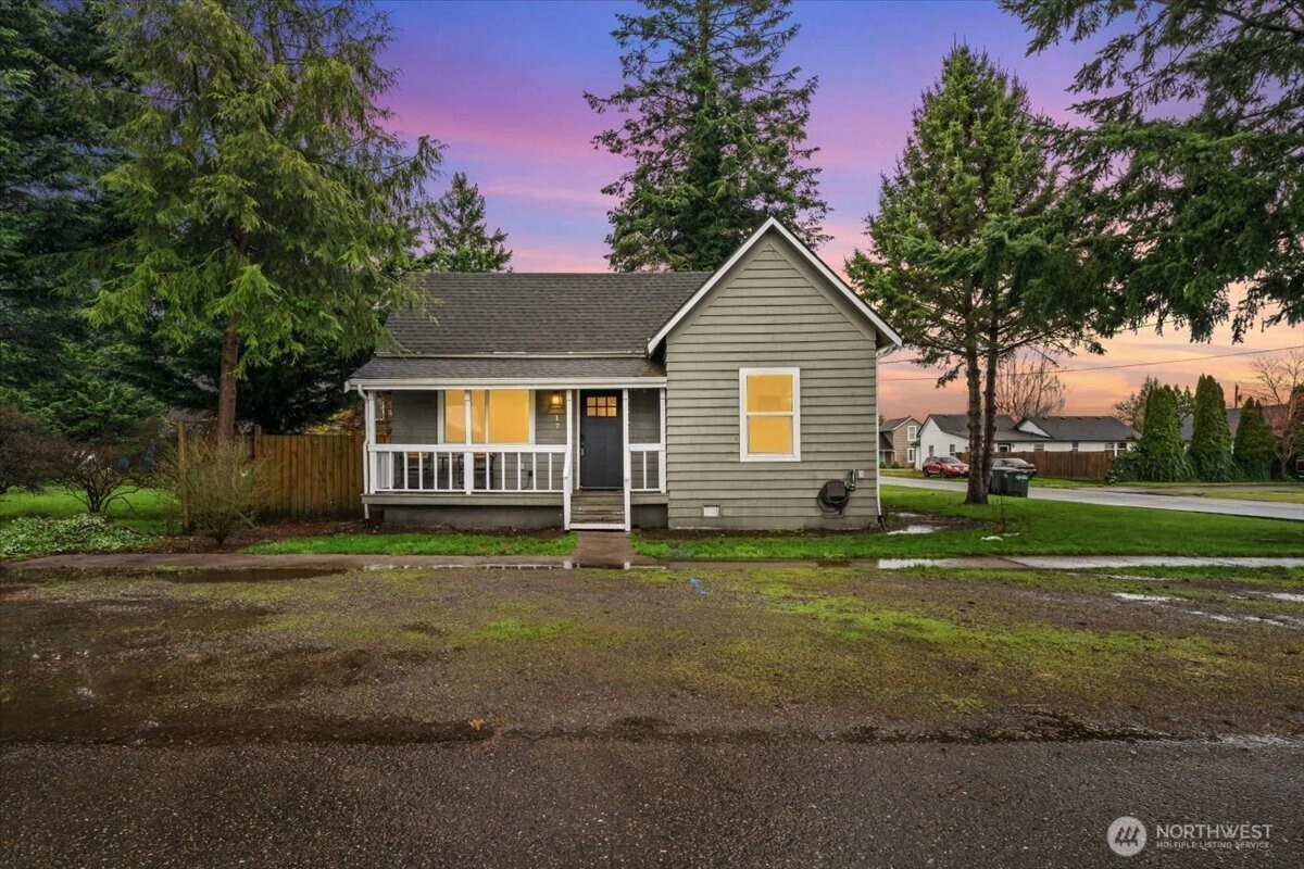 517 Dundass Ave Buckley WA 98321