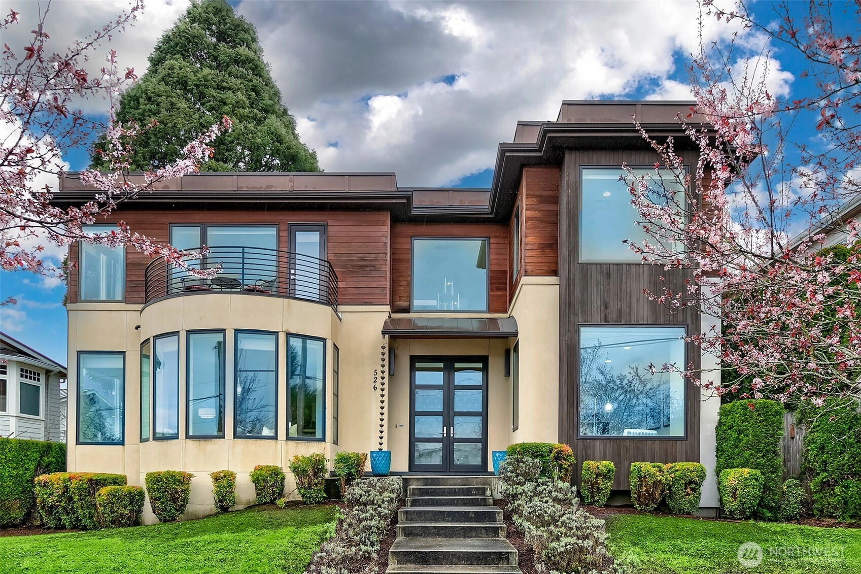 526 14th Ave W Kirkland WA 98033