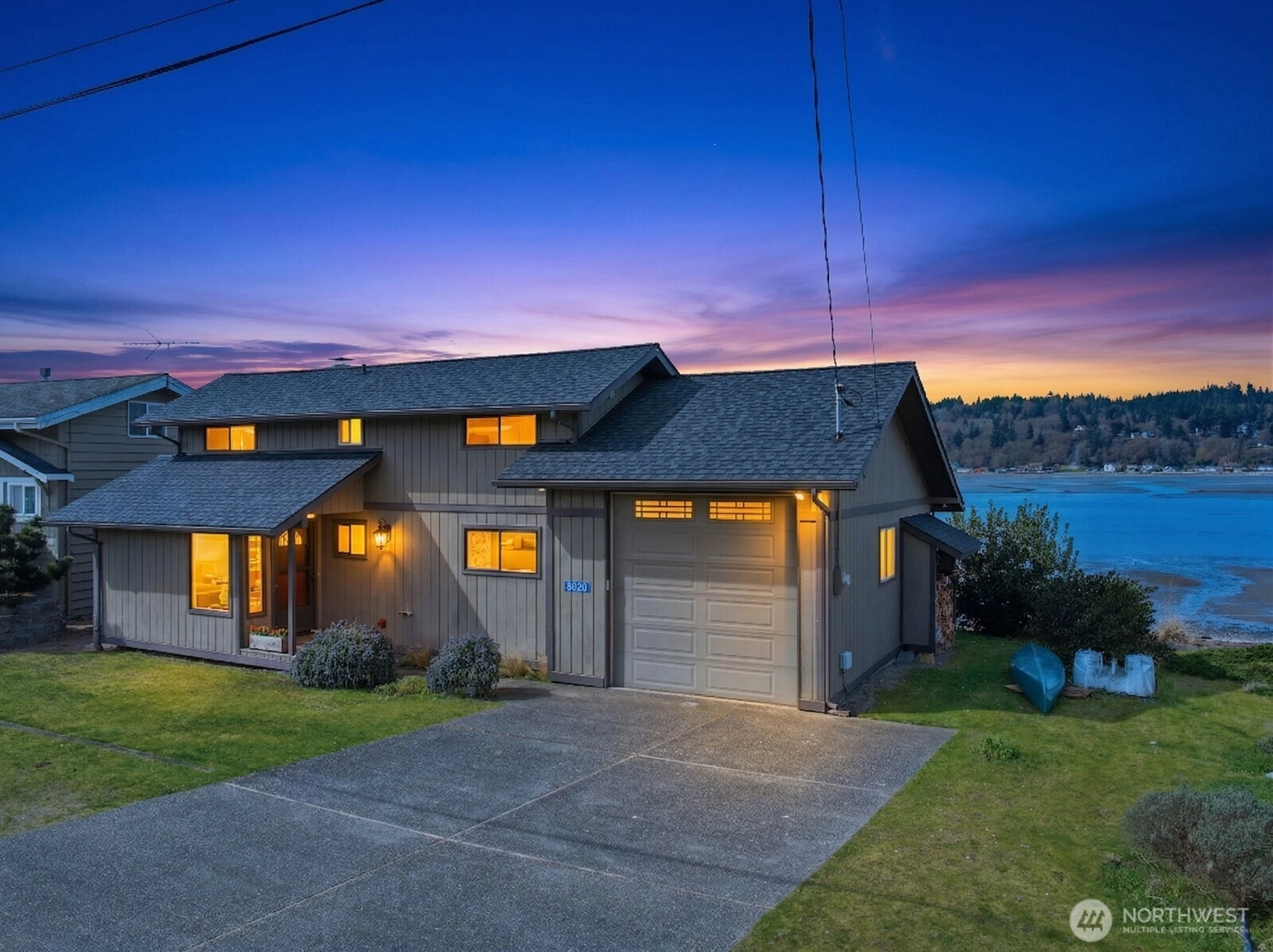 8208 Sandy Hook Dr Unit  Clinton WA 98236