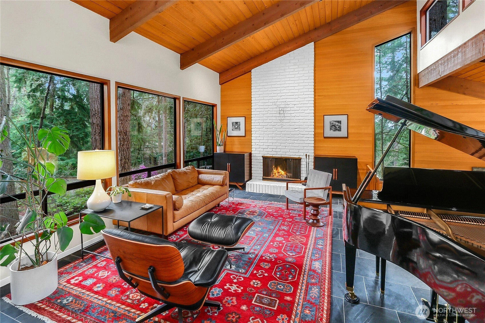 19616 44th Pl NE Lake Forest Park WA 98115