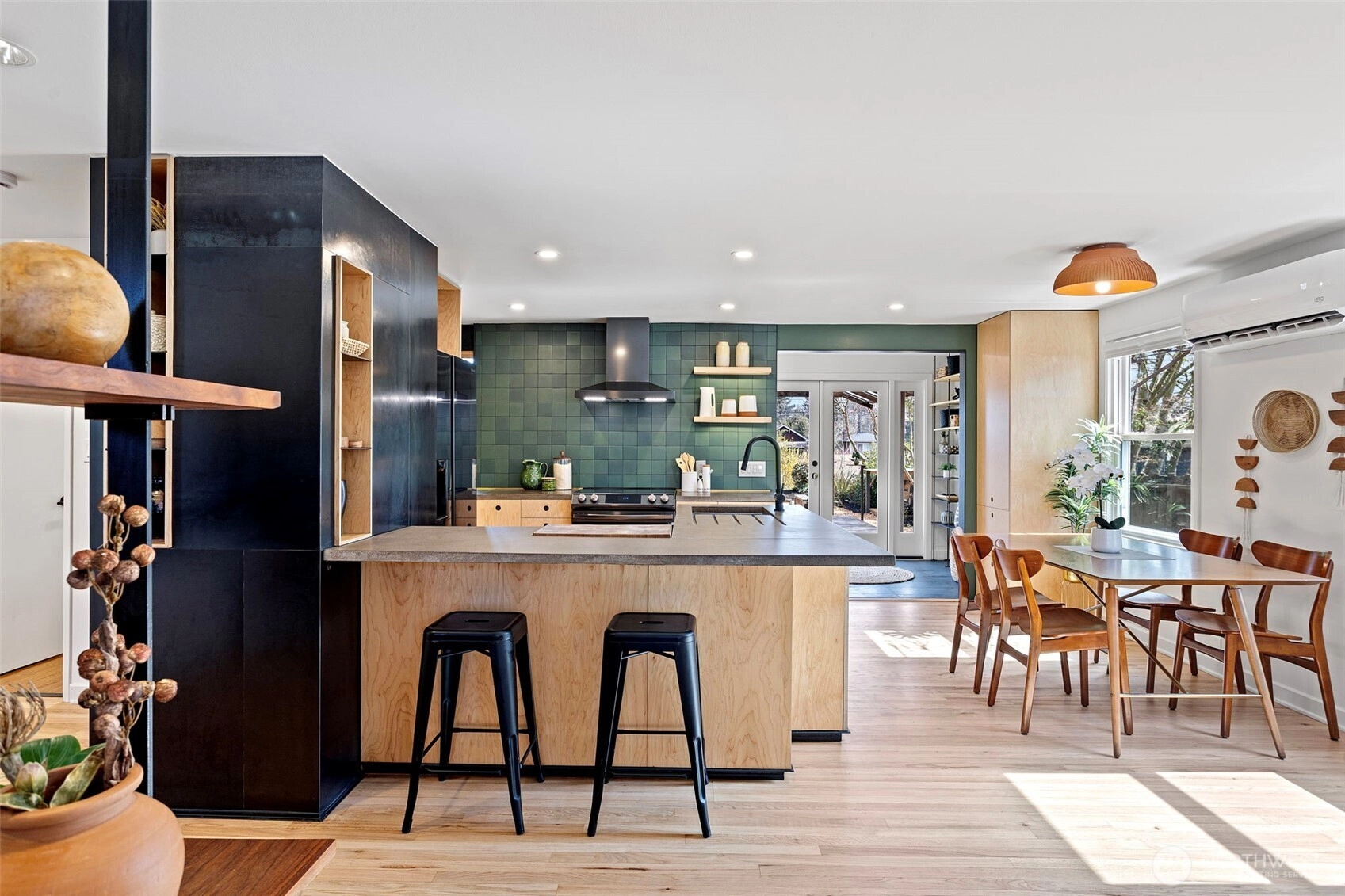 3812 50th Ave SW Seattle WA 98116