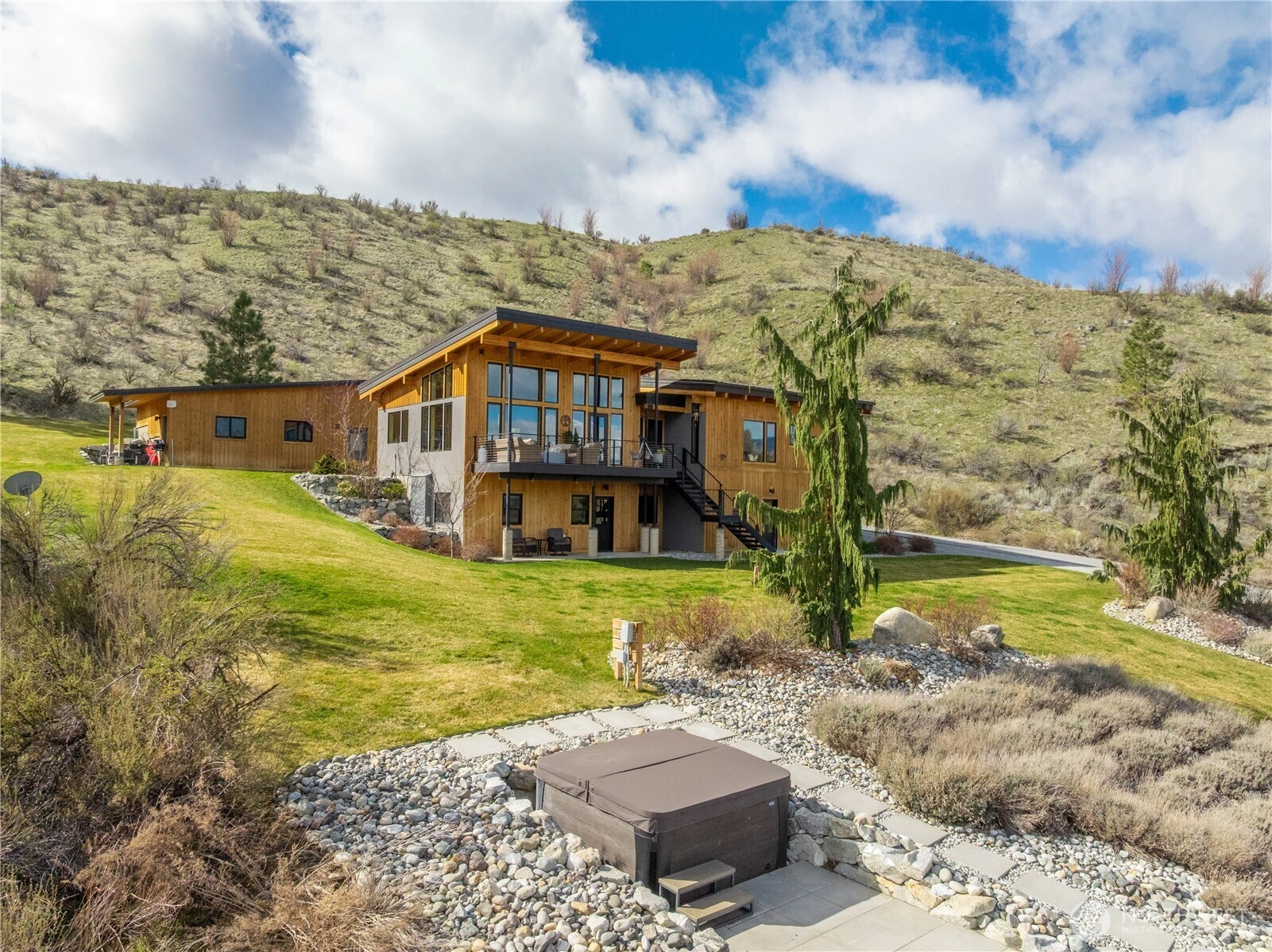 111 Hawks Meadow Chelan WA 98816