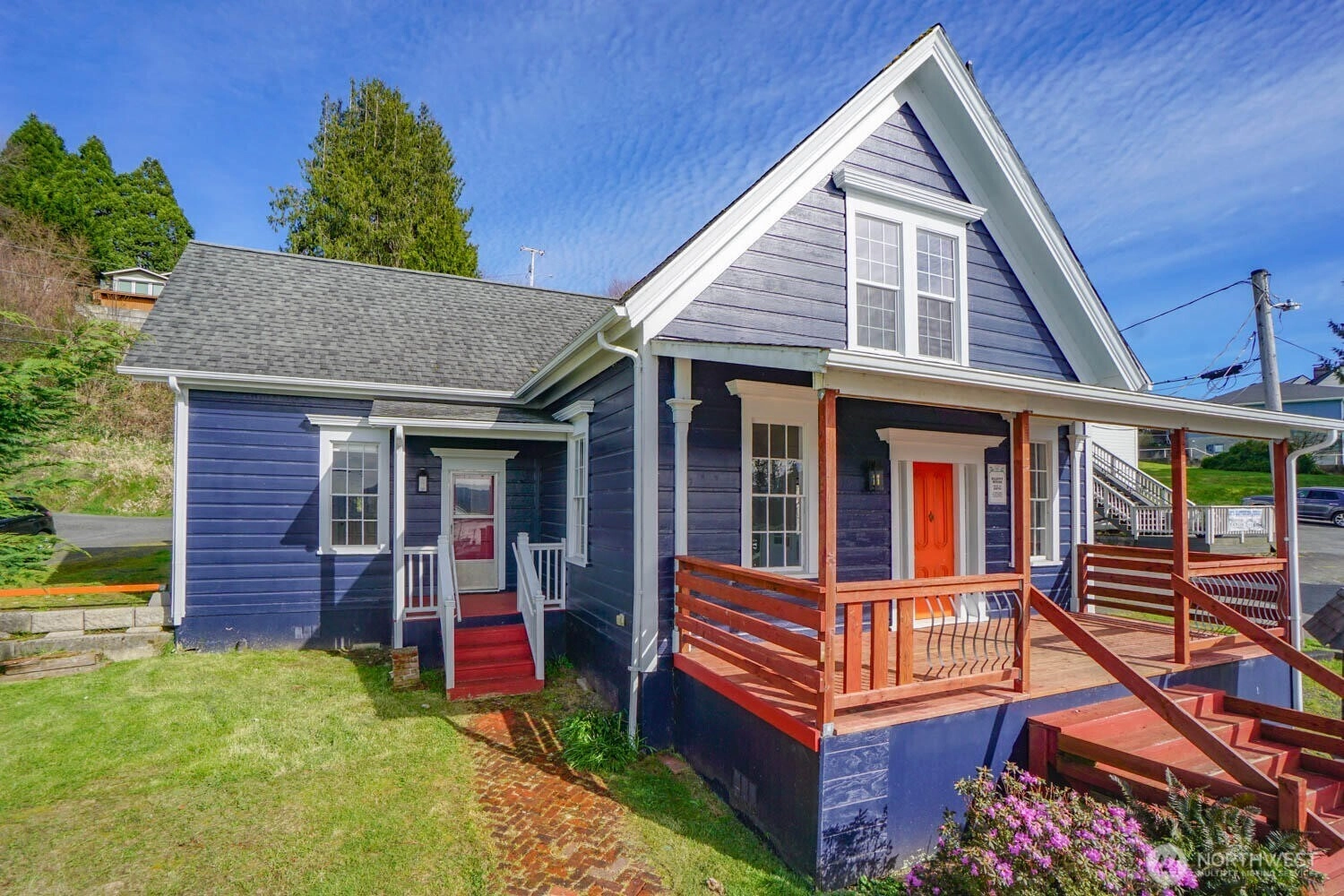 99 Main St Cathlamet WA 98612
