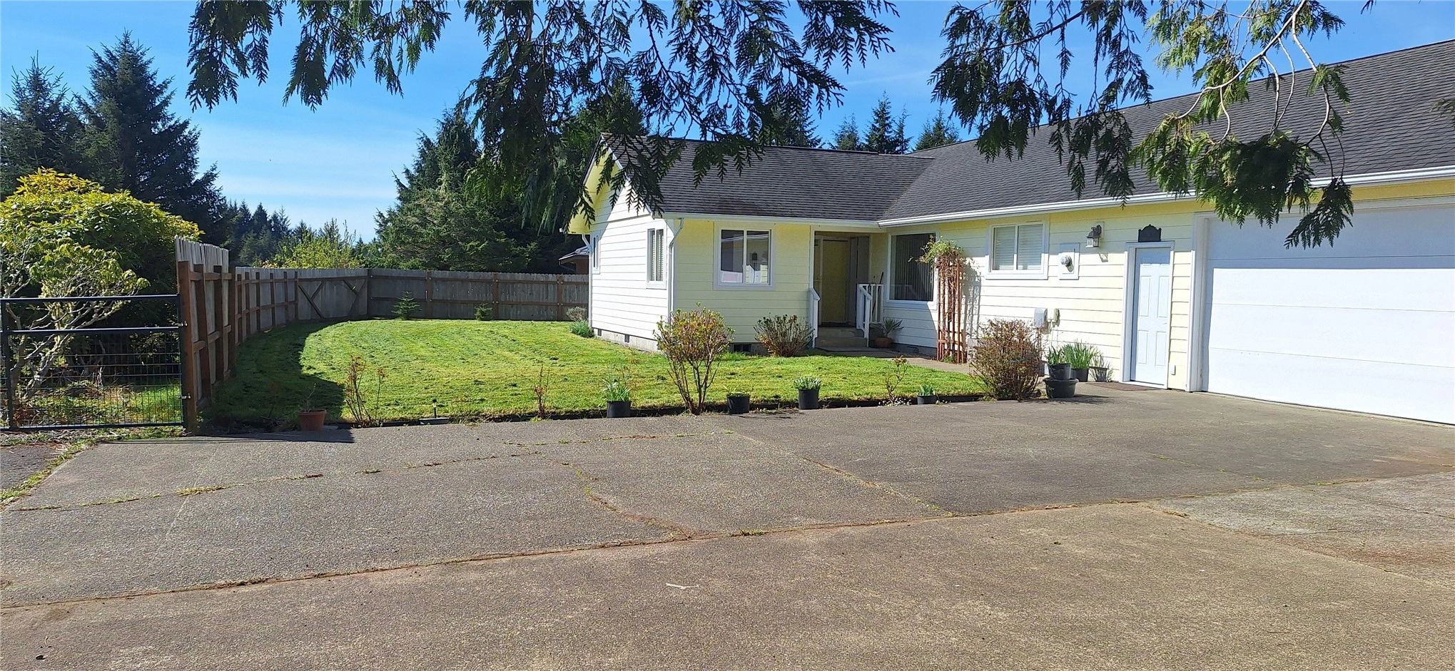 10 Spruce Ct Unit  South Bend WA 98586
