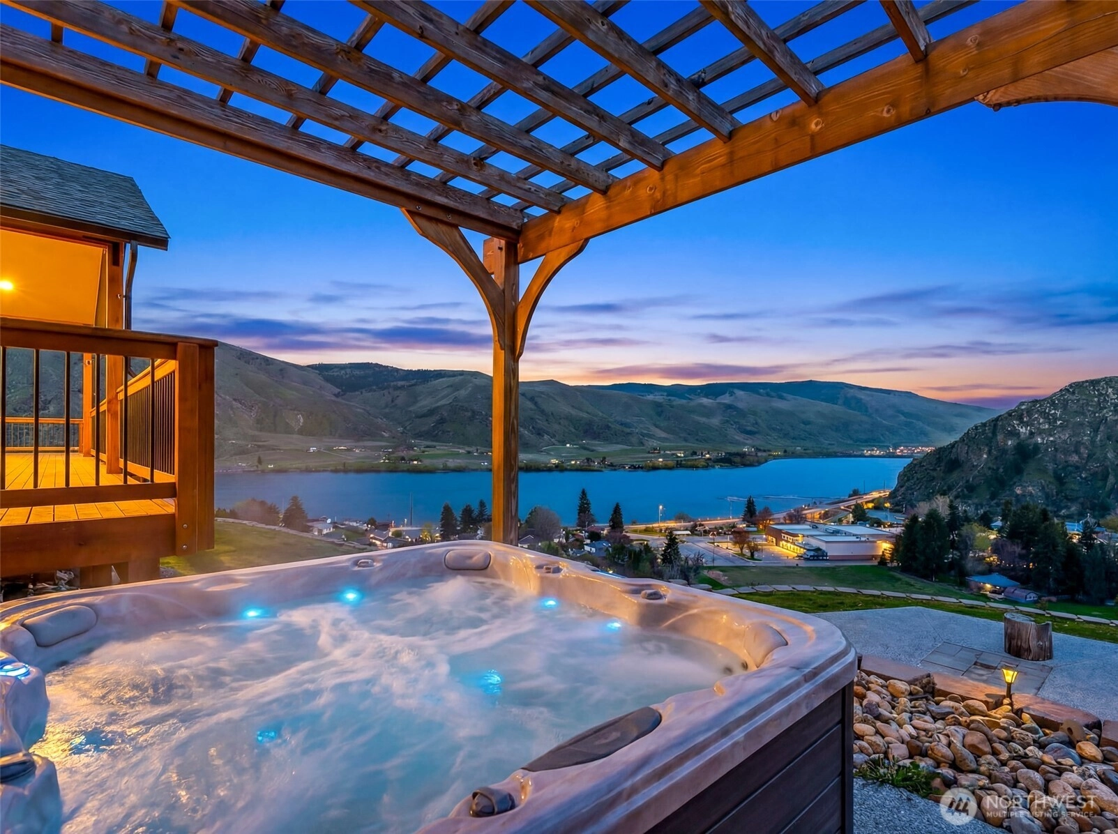 1024 Columbia Point Entiat WA 98822