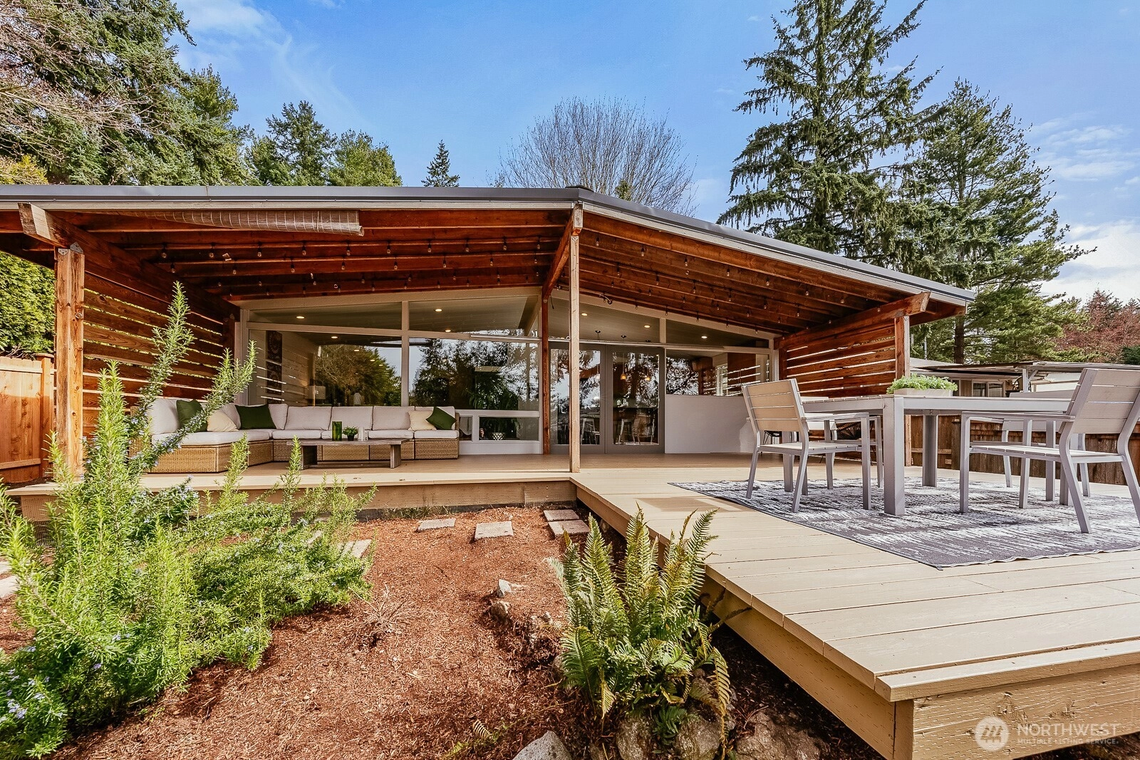 15863 15th Ave NE Shoreline WA 98155