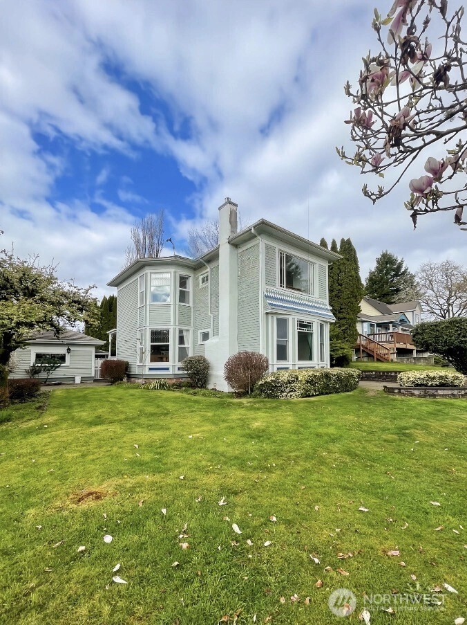 1510 W Water St Unit  South Bend WA 98586