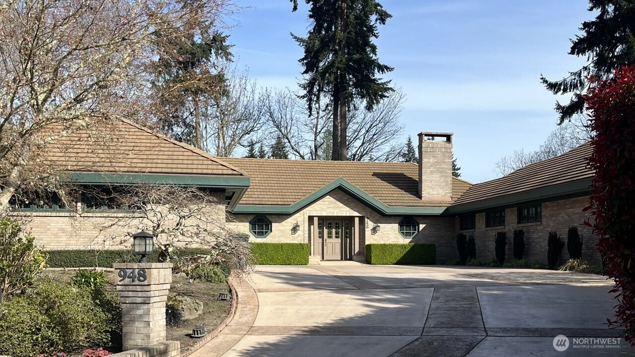 948 Aaron Ave NE Bainbridge Island WA 98110