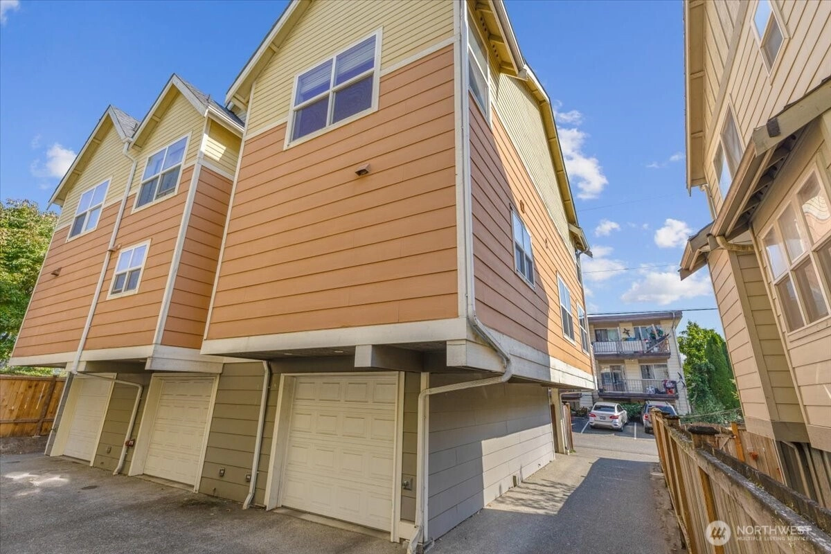 1719 SW Henderson St Seattle WA 98106