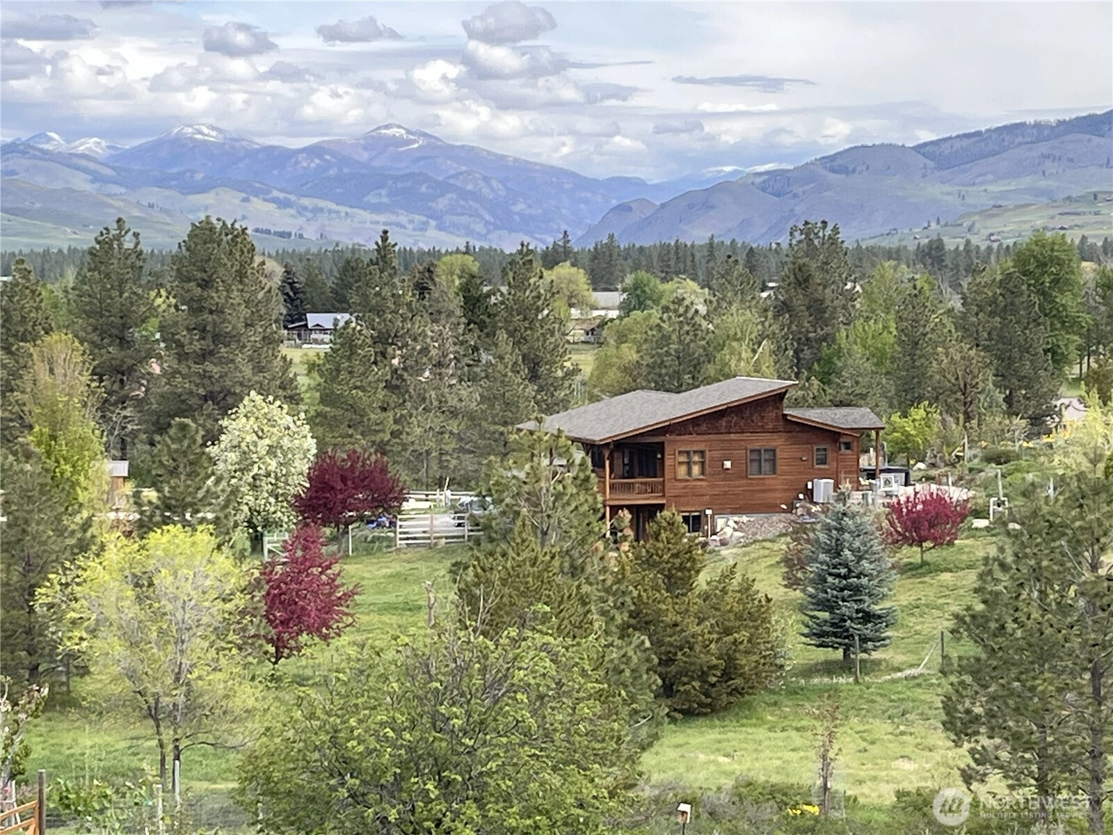 35 Snowberry Ln Unit  Winthrop WA 98862