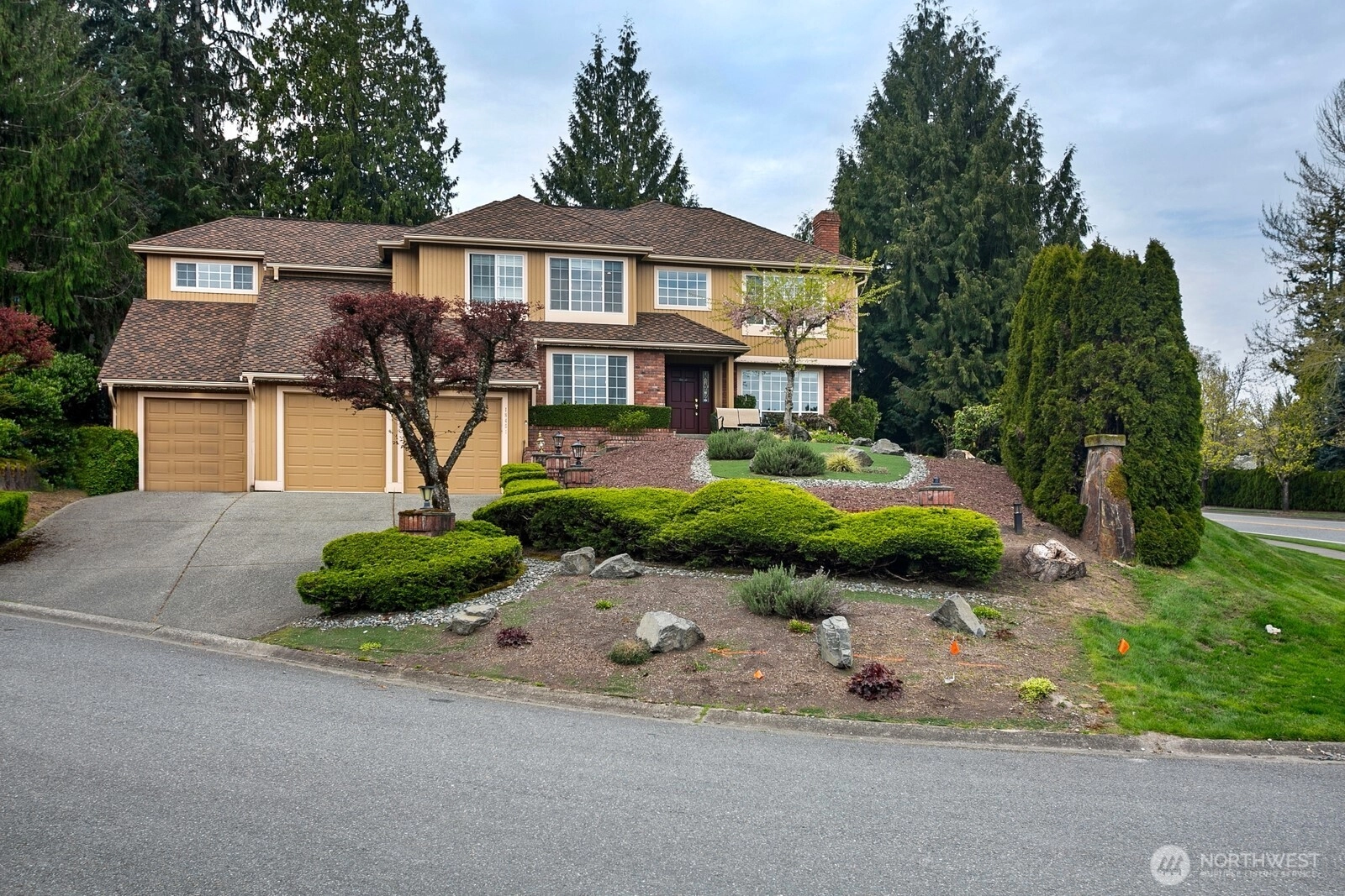 18451 NW Village Park Dr Unit  Issaquah WA 98027