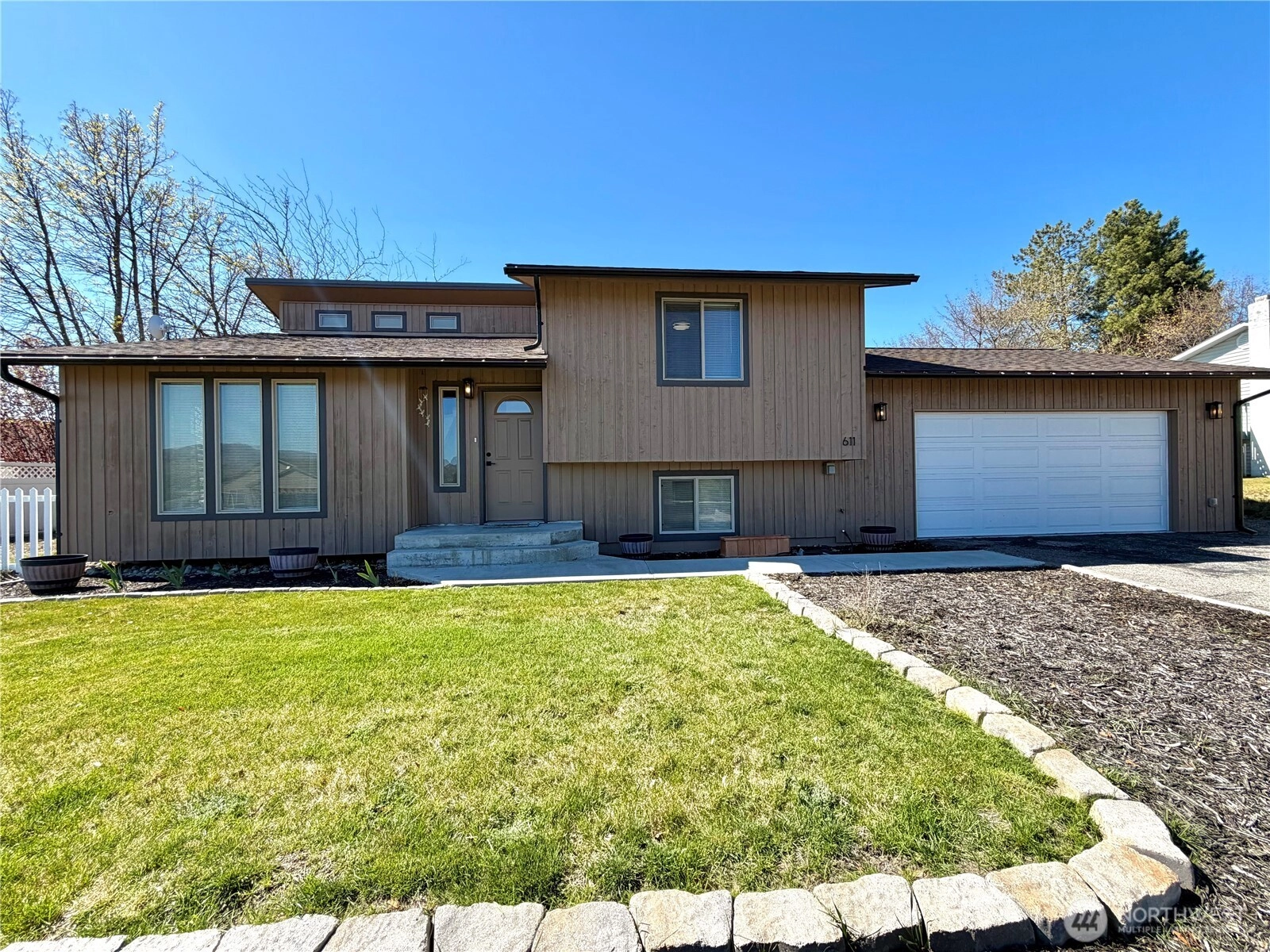 611 Hillcrest Circle Dr Unit  Omak WA 98841