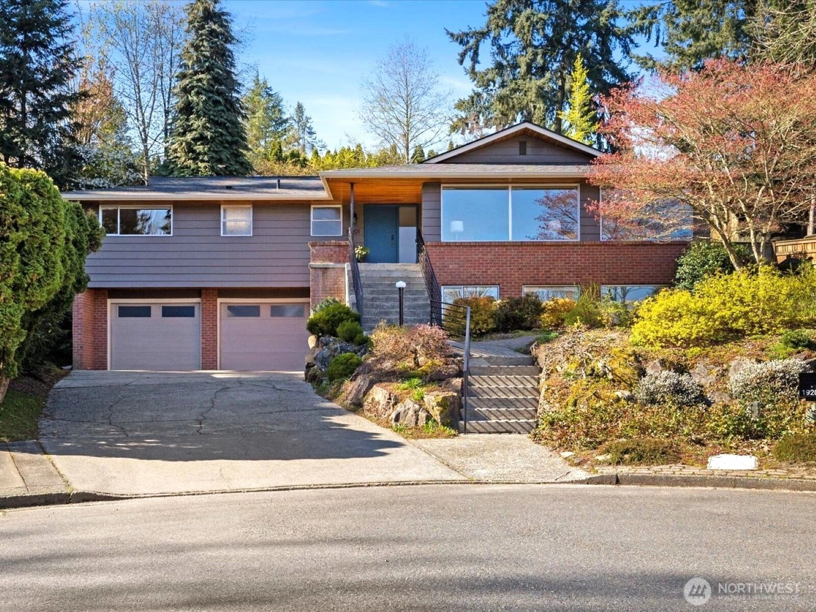19201 51st Ave NE Lake Forest Park WA 98155