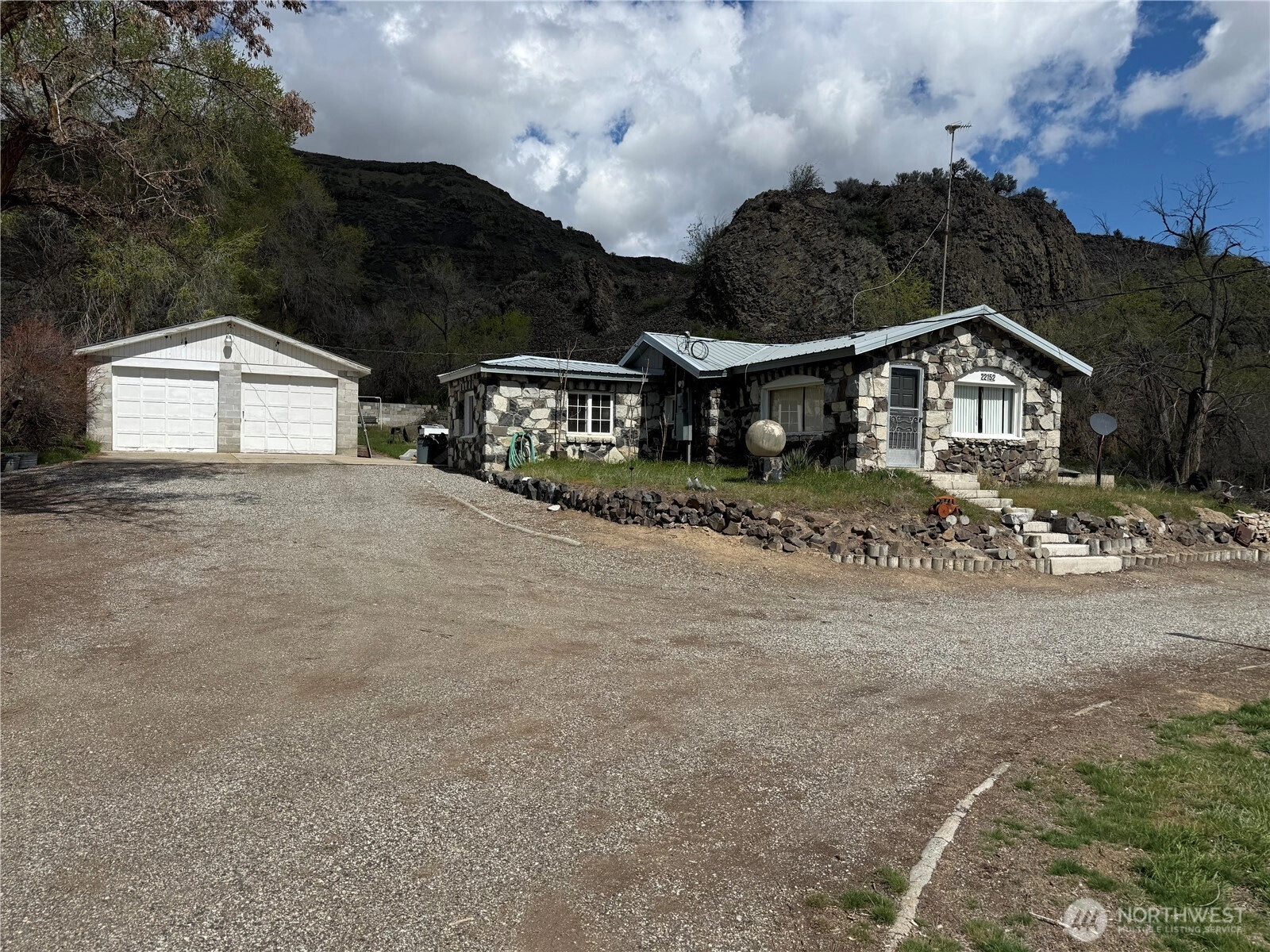 22152 Pleasant Valley Rd NE Grand Coulee WA 99133