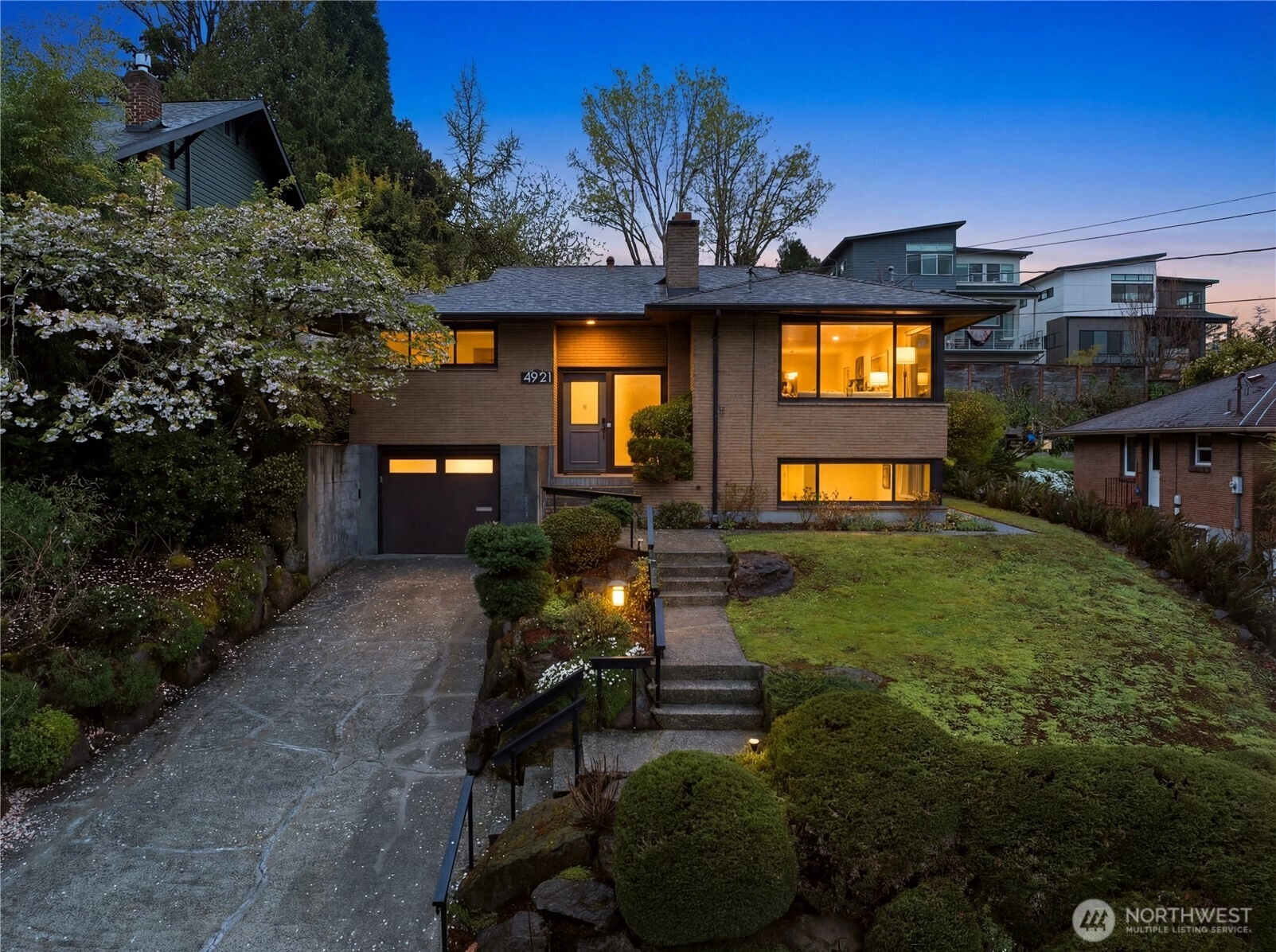 4921 50th Ave S Seattle WA 98118