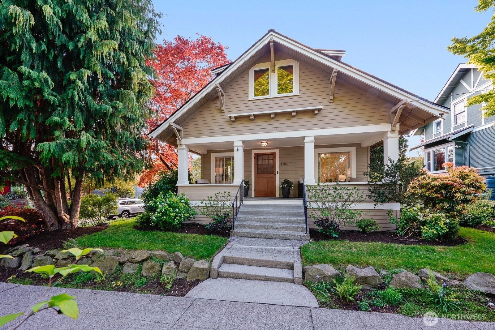 6703 17th Ave NW Seattle WA 98117