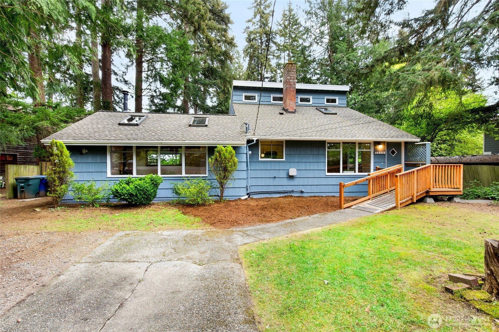 15822 34th Ave NE Lake Forest Park WA 98155
