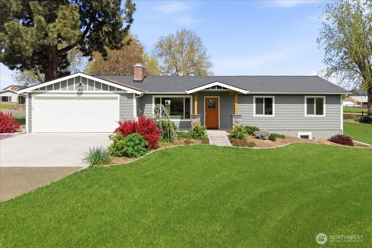 919 Stanley Dr College Place WA 99324