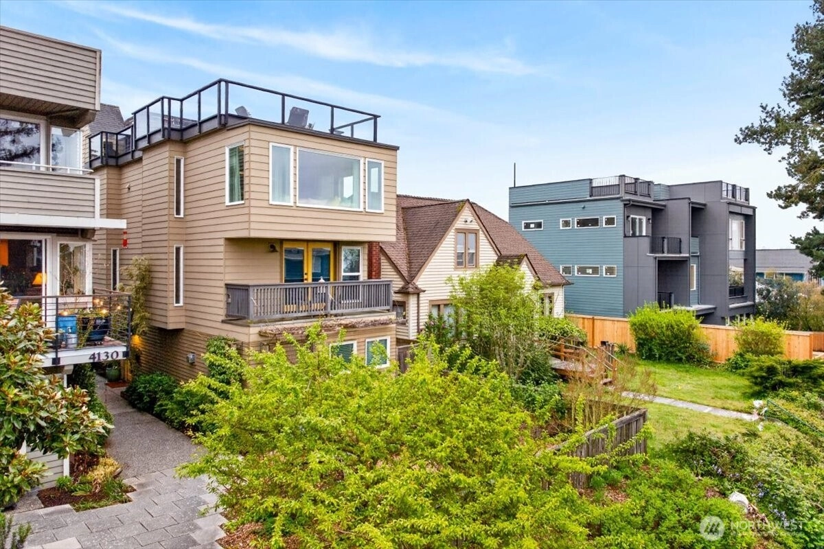 4132 44th Ave SW Unit  Seattle WA 98116