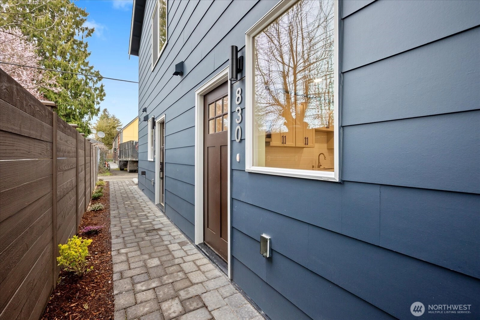 830 S Sullivan St Seattle WA 98108