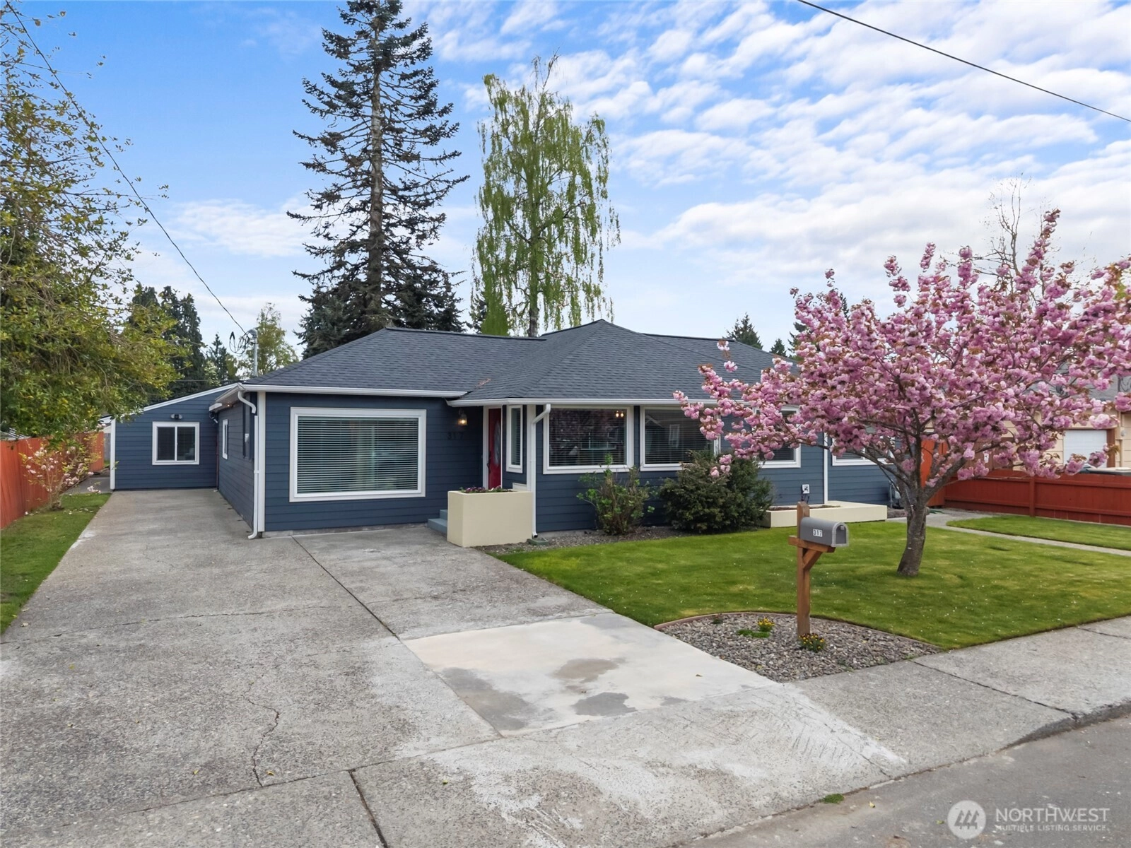 317 Laurelhurst Dr SE Tumwater WA 98501