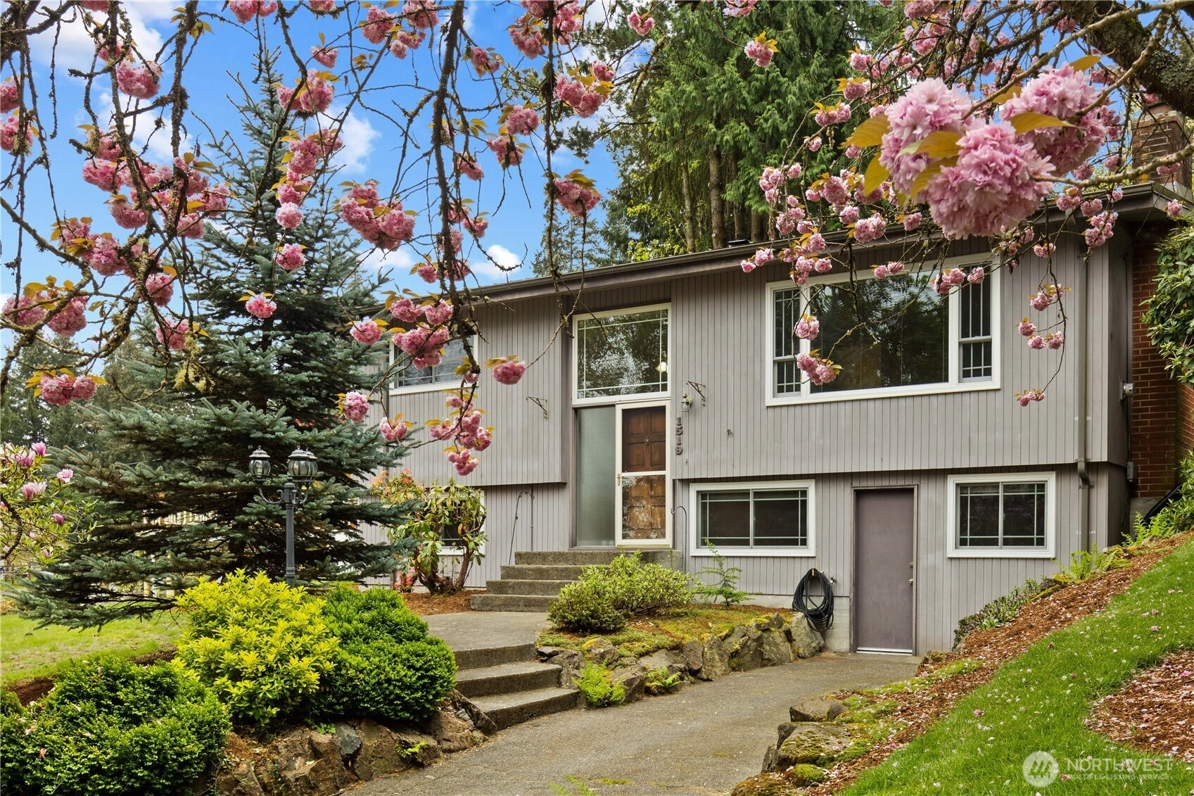 1519 NE 185th St Shoreline WA 98155