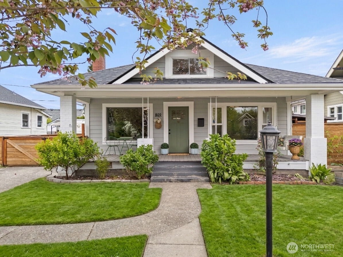 809 Sumner Ave Sumner WA 98390
