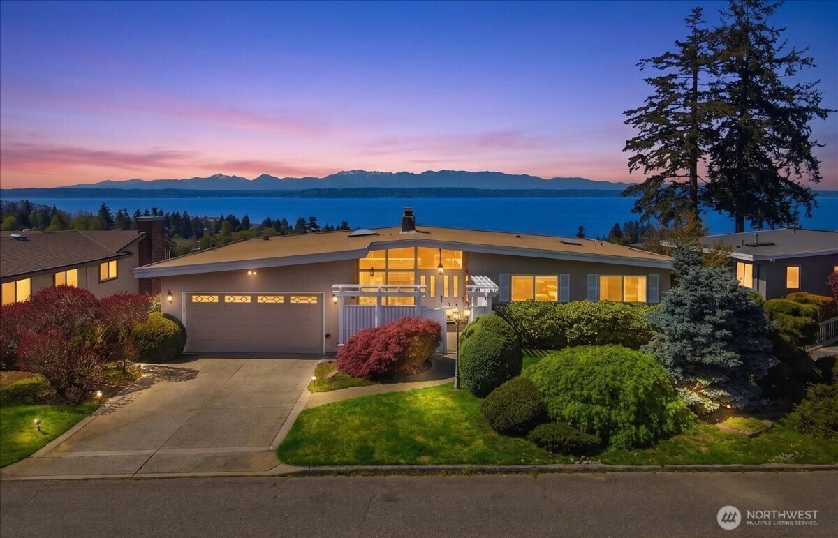 911 12th Ave N Unit  Edmonds WA 98020