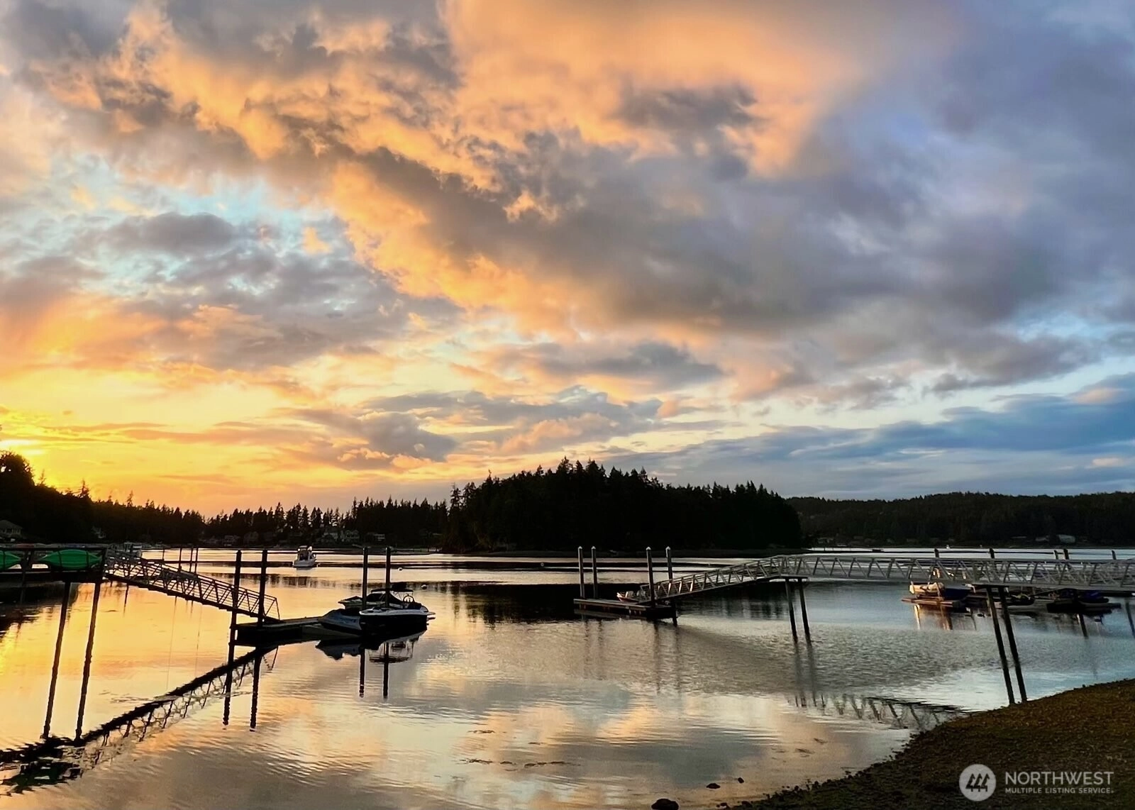 582 North Shore Blvd Fox Island WA 98333