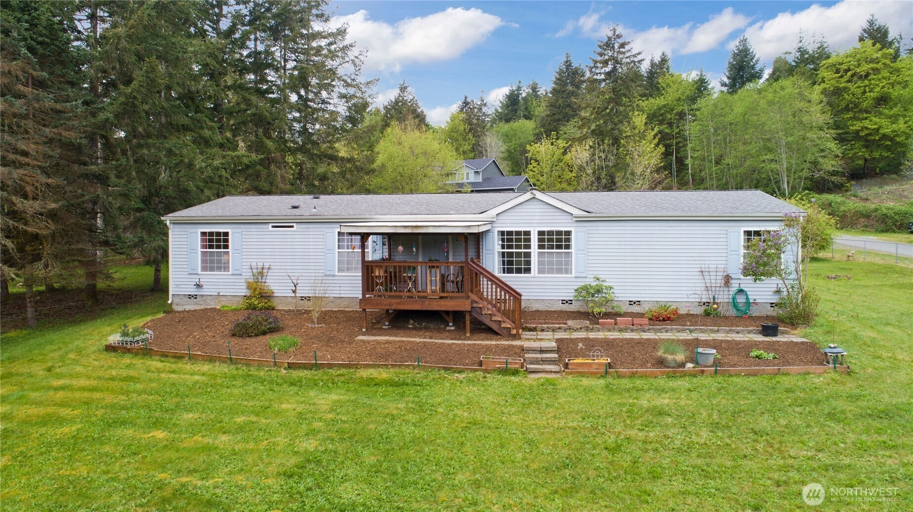 41 E Bay Heights Dr Allyn WA 98524