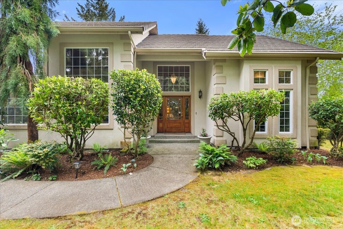 121 E Sterling Dr Allyn WA 98524