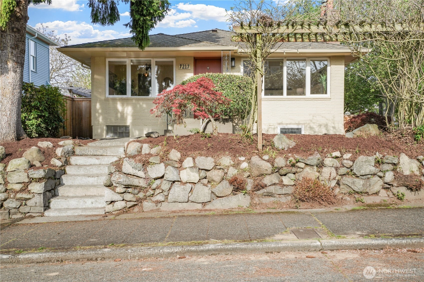 7217 28th Ave NW Seattle WA 98117
