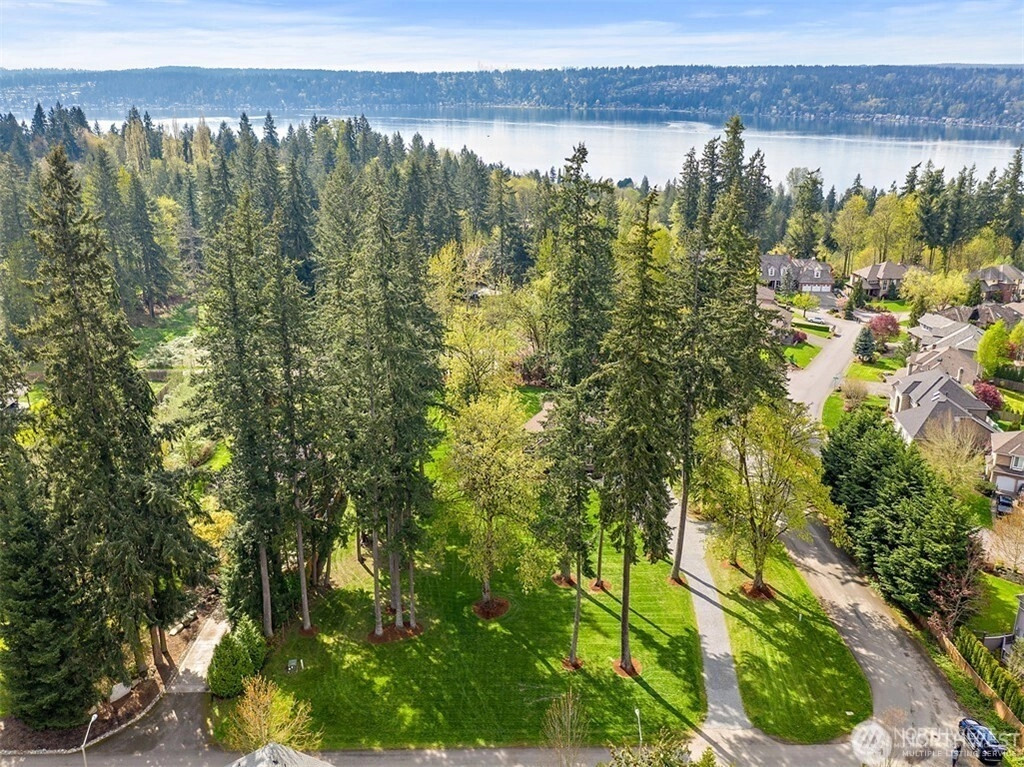 4 XX 209th Ave SE Sammamish WA 98074