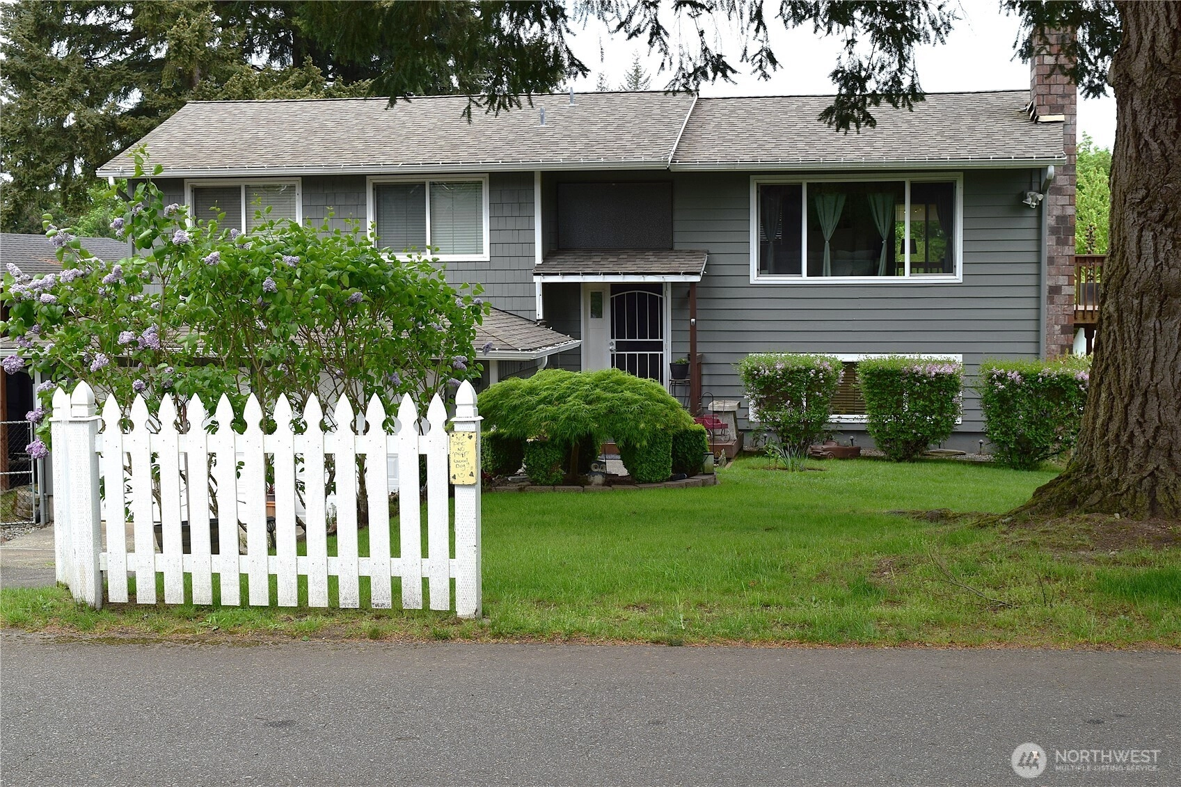 8611 Vistarama Ave Everett WA 98208