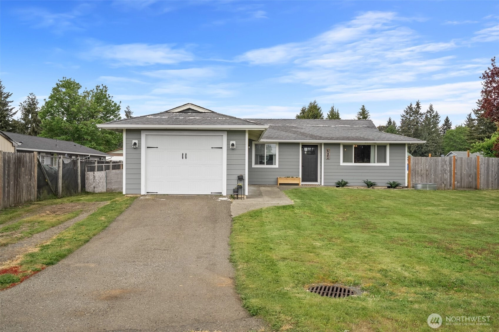 304 Rochester St E Unit  Rainier WA 98576