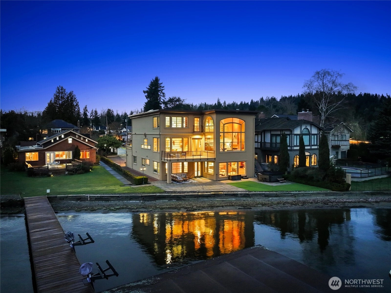 4701 NE Shore Pl Lake Forest Park WA 98155