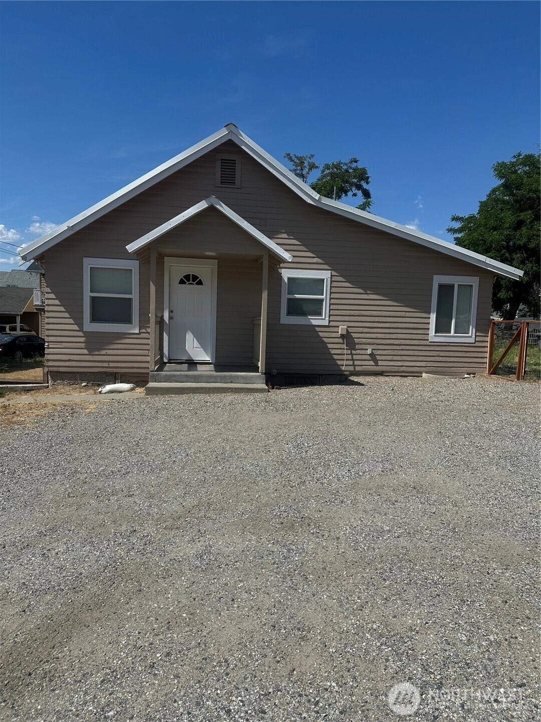 1007 N Baker Ave Unit  East Wenatchee WA 98802