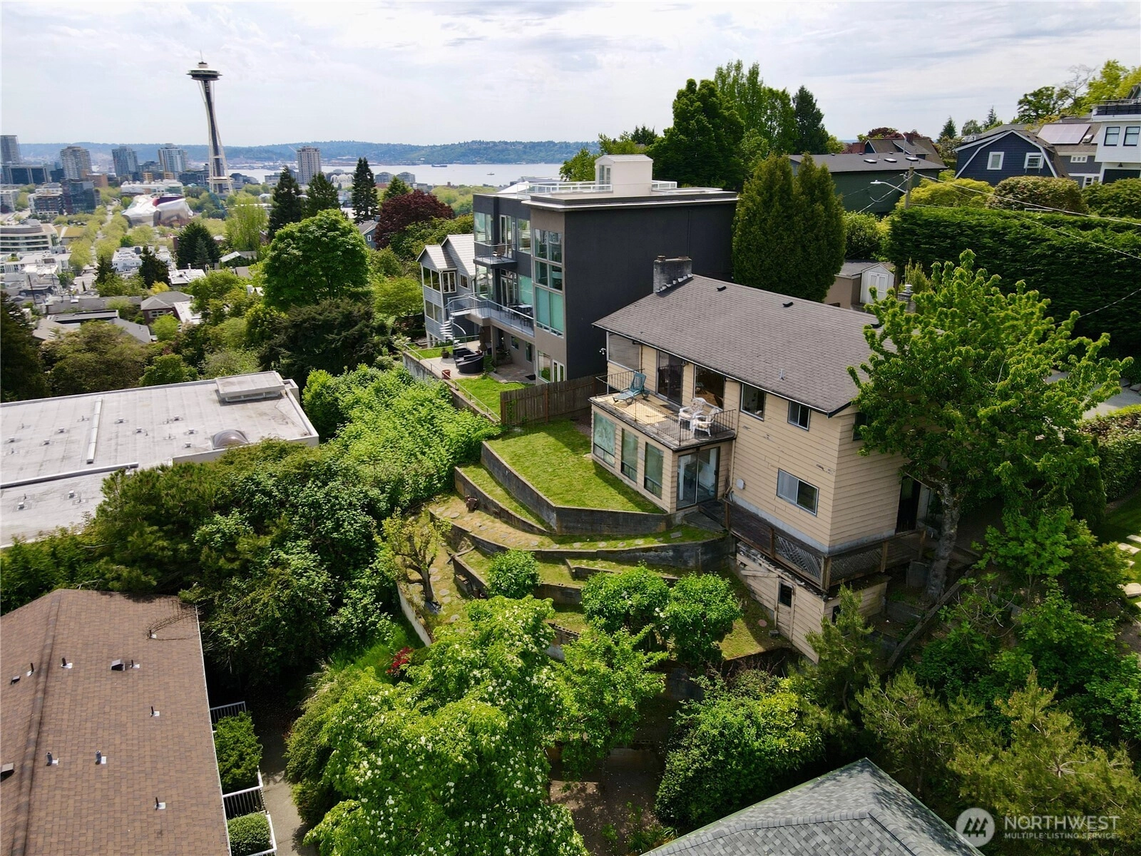 438 Comstock Pl Seattle WA 98109
