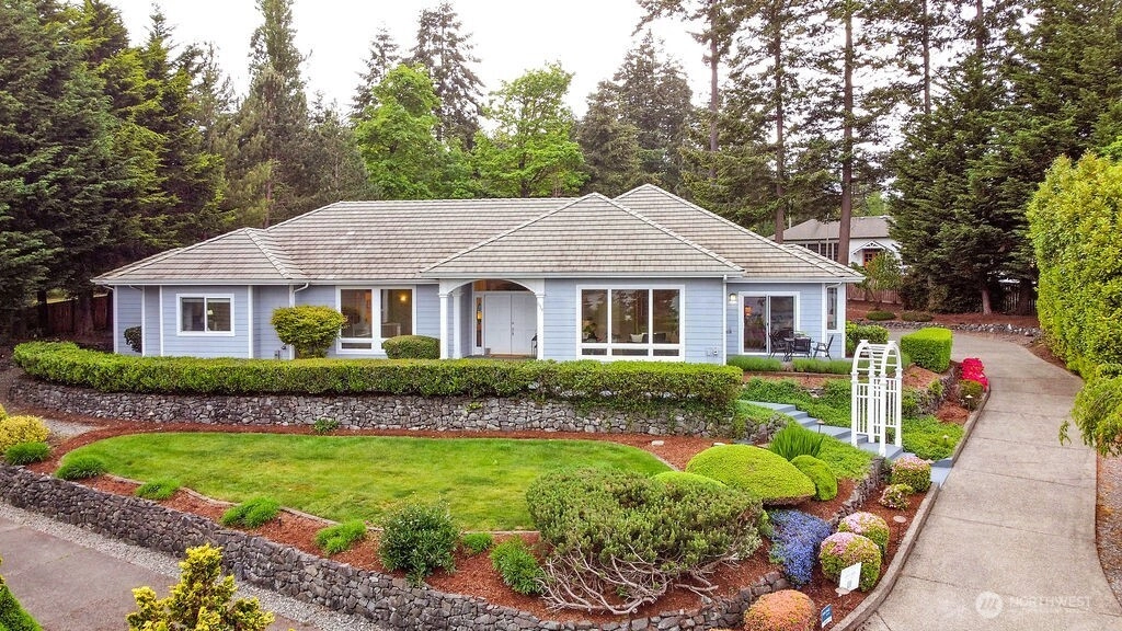 654 9th Ct Fox Island WA 98333