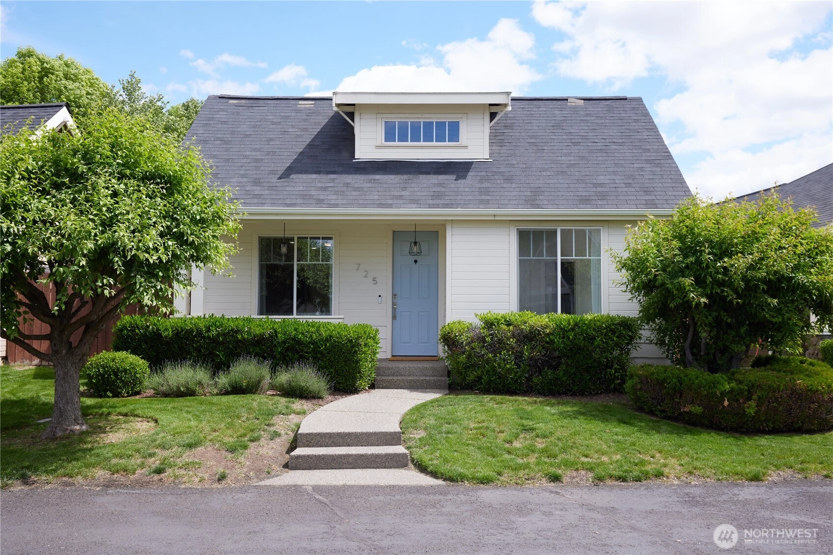 725 SE Creekside Dr College Place WA 99324