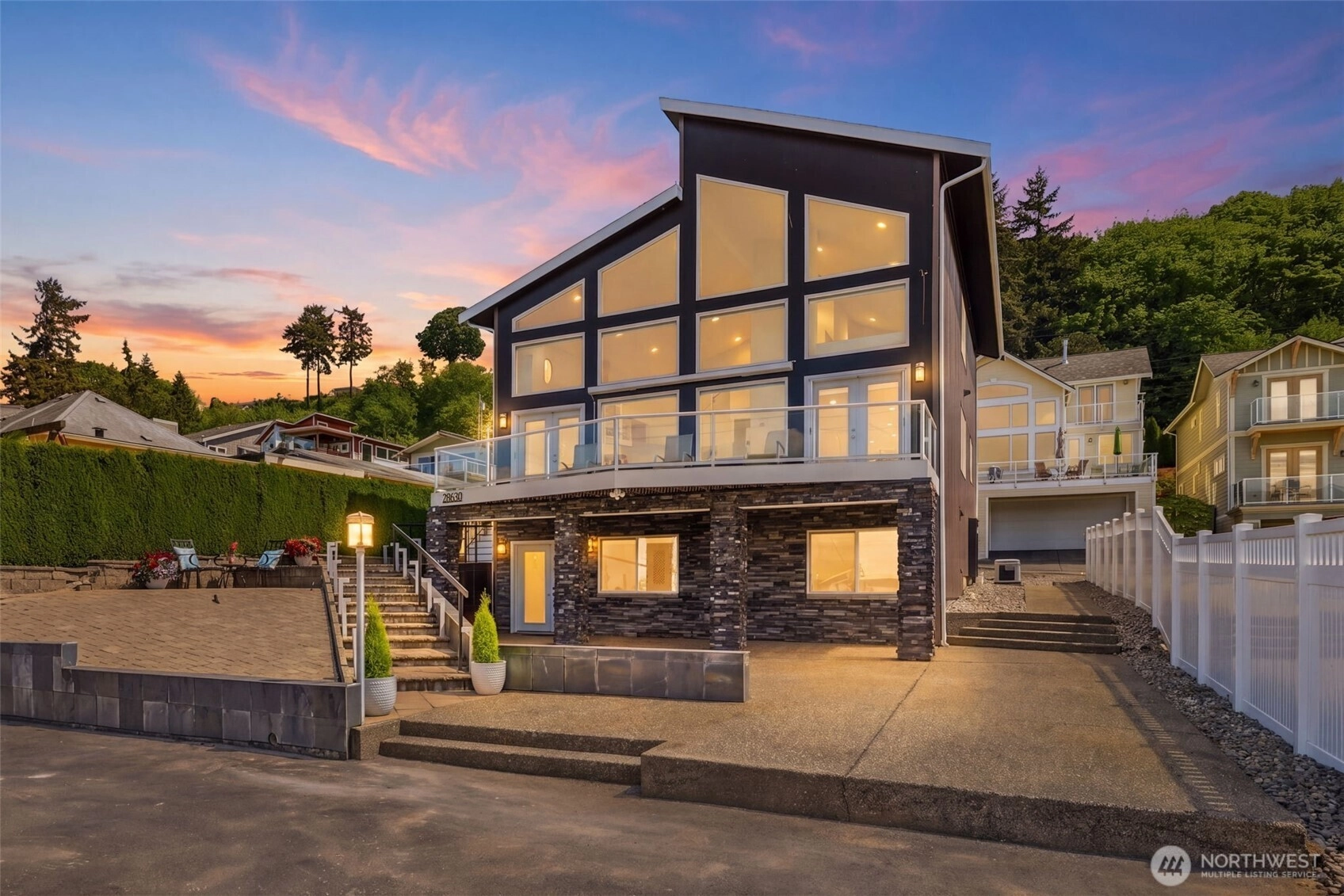 28630 Soundview Dr S Des Moines WA 98198