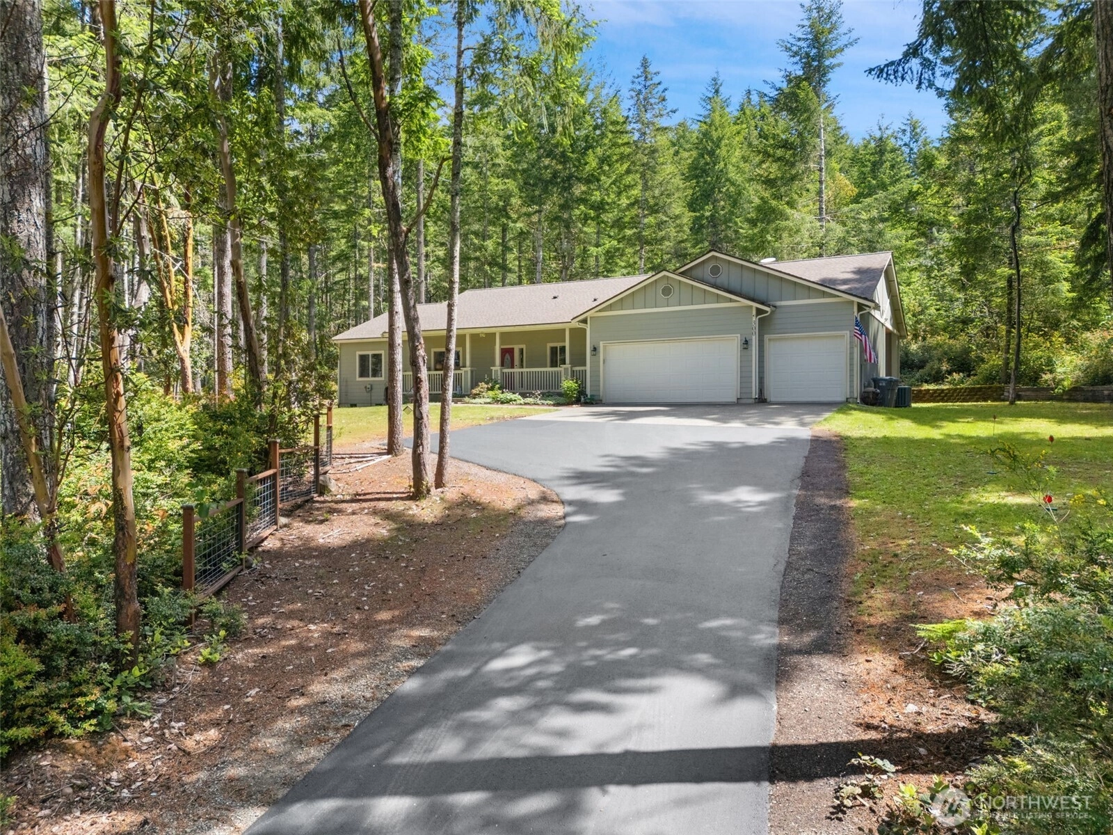 300 E Hillside Dr Belfair WA 98528