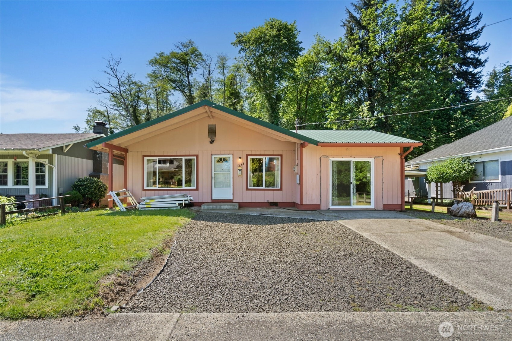 1334 Larch St Raymond WA 98577