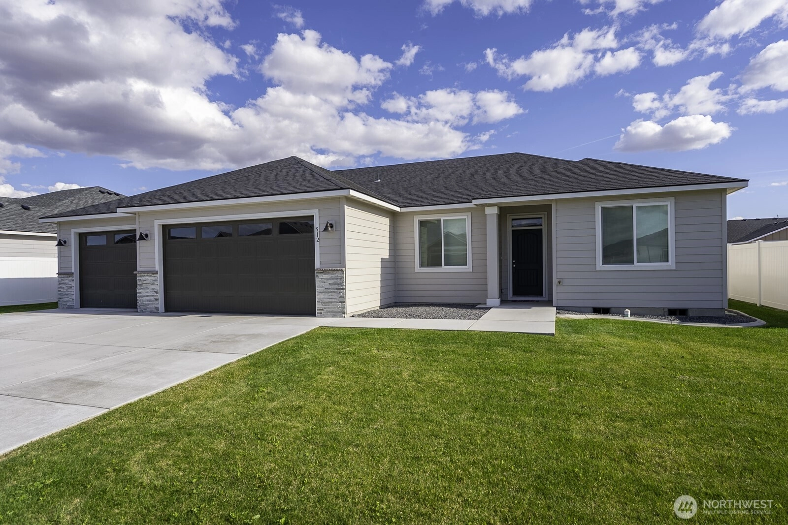 912 7th Ave NE Ephrata WA 98823